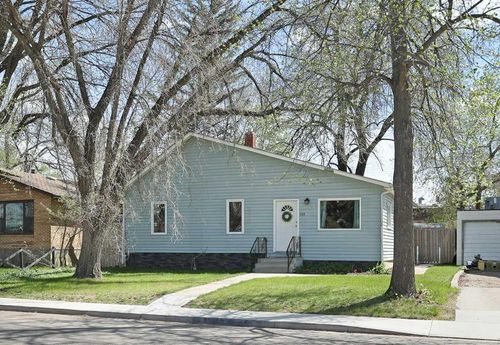 320 3 St W, Brooks, AB, T1R0E7 | Card Image