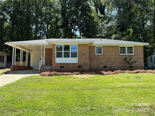 5320 Dolphin Ln, Charlotte, NC, 28215-2206 | Card Image
