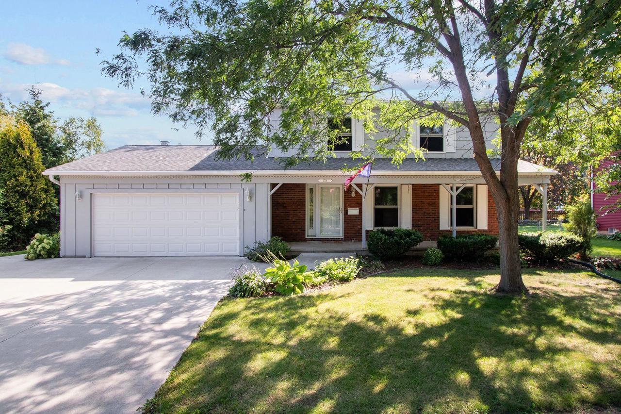 White Swan Dr, Oshkosh, WI 54901