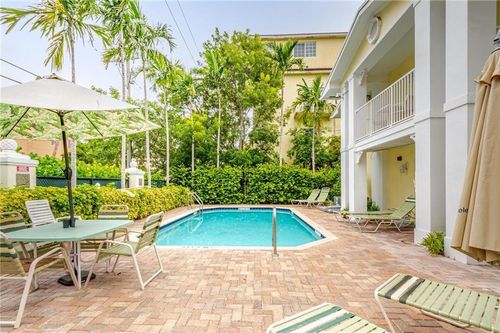 211-2660 Ne 8th Ave, Wilton Manors, FL, 33334-2584 | Card Image