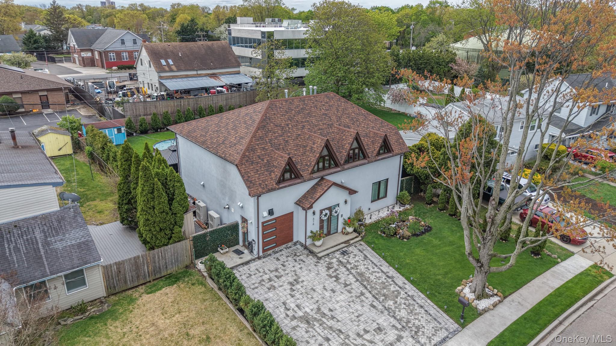 Residential in Oyster Bay 5