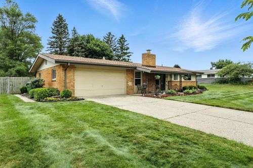 8526 Walnut Hl, Shelby Township, MI, 48317-1484 | Card Image