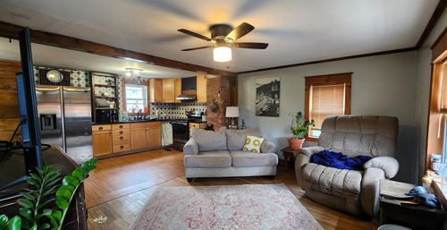 202 Mountain Vw, Chester, VT, 05143-9490 | Card Image