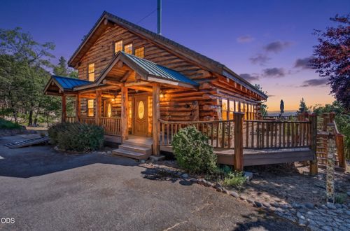 400 Morton Way, Jacksonville, OR, 97530-9764 | Card Image