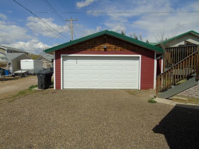 405 1 Ave, House detached with 5 bedrooms, 3 bathrooms and 4 parking in Drumheller AB | Image 2