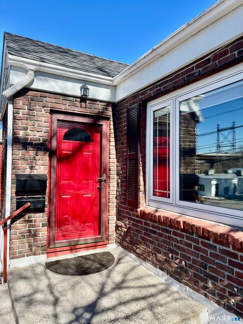 657 Naugatuck Ave, Milford, CT, 06461-4062 | Card Image