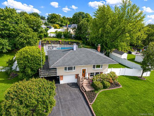16 Lynx Ln, East Setauket, NY, 11733-3621 | Card Image