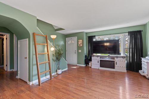 2094 Allan St, Adrian, MI, 49221-4406 | Card Image