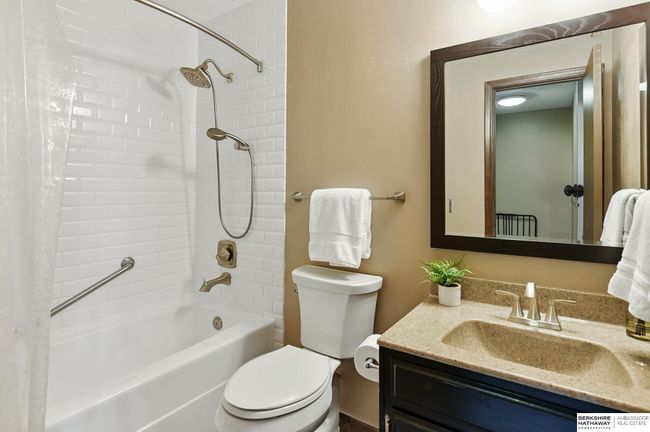 5604 S 92 Nd Plz, Townhouse with 3 bedrooms, 3 bathrooms and 2 parking in Omaha NE | Image 23