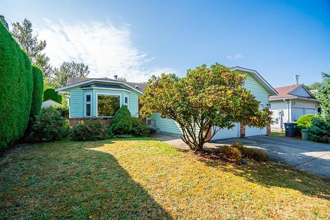 13322 82 B Avenue, House other with 3 bedrooms, 2 bathrooms and 6 parking in Surrey BC | Image 2