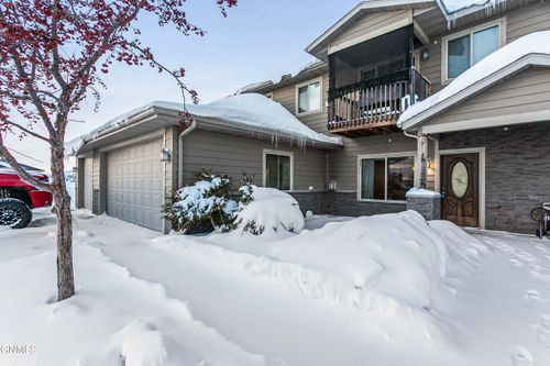 3504 33rd Ave W, Williston, ND, 58801-6942 | Card Image