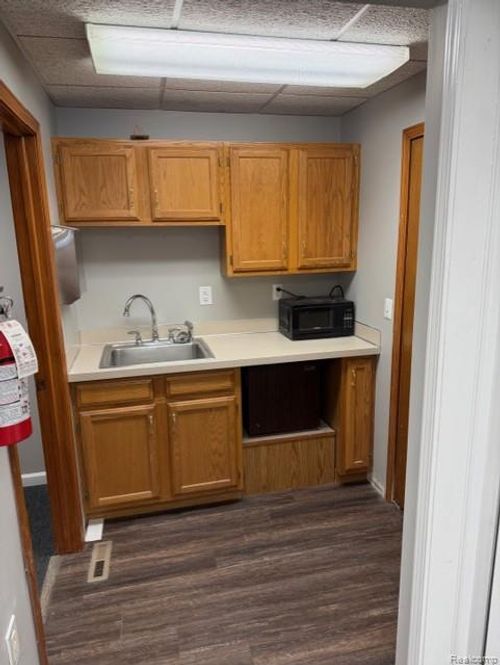 ste-30-5039 Villa Linde Pkwy, Flint, MI, 48532-3450 | Card Image