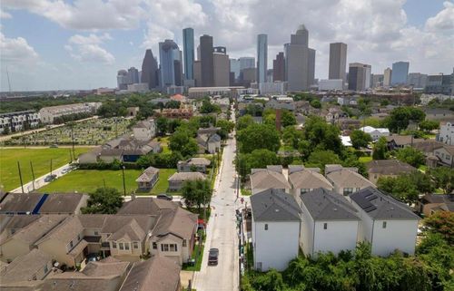 a-1510 Robin St, Houston, TX, 77019-4571 | Card Image