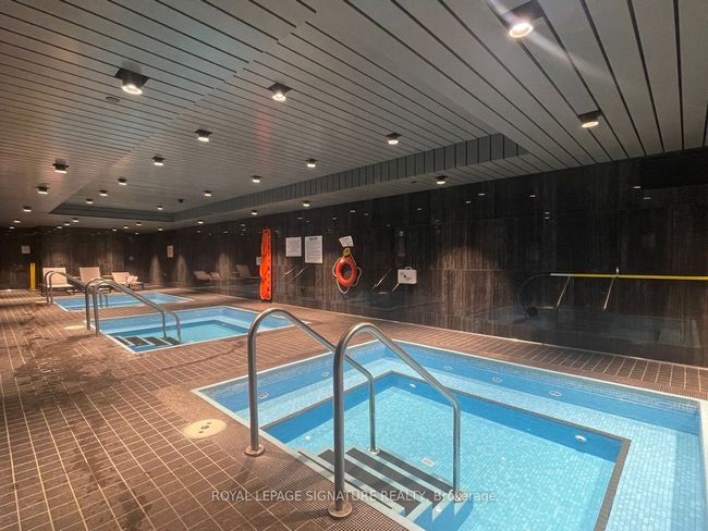 3909 - 2221 Yonge St, Condo with 2 bedrooms, 2 bathrooms and 1 parking in Toronto ON | Image 13