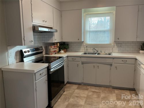 2132 14th Avenue Dr Ne, Hickory, NC, 28601-2922 | Card Image