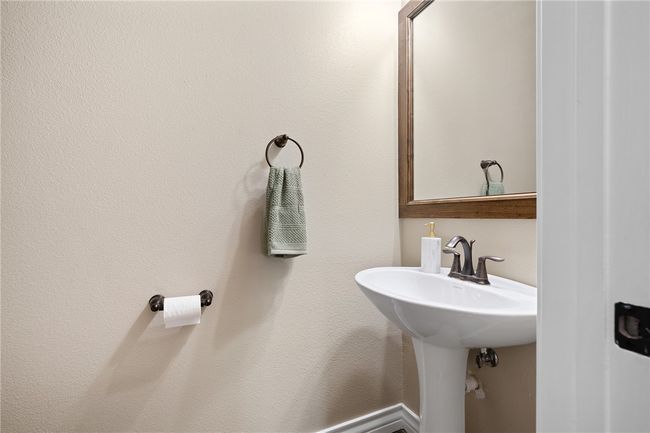 Guest Restroom | Image 17