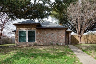 613 Purple Sage Trail, House other with 3 bedrooms, 2 bathrooms and null parking in Mesquite TX | Image 1