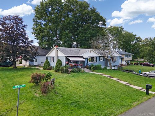 2 Saint Eve Ct, Middletown, NY, 10940-2915 | Card Image