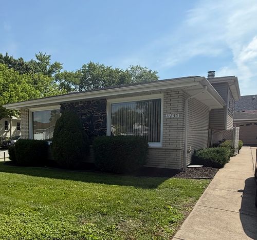 11235 S Saint Louis Ave, Chicago, IL, 60655-3537 | Card Image