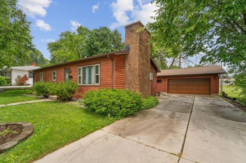 2016 Jackson St, New Holstein, WI, 53061-1132 | Card Image