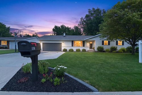 861 Blaser Court, Sun Prairie, WI, 53590 | Card Image