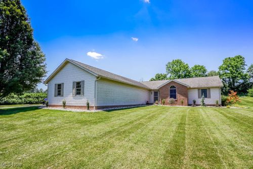 5877 Smith Road Sw, Navarre, OH, 44662 | Card Image