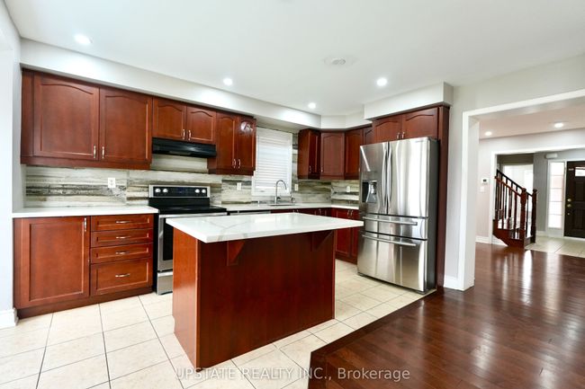 UPPER - 18 Caliper Rd, House attached with 4 bedrooms, 3 bathrooms and 2 parking in Brampton ON | Image 18
