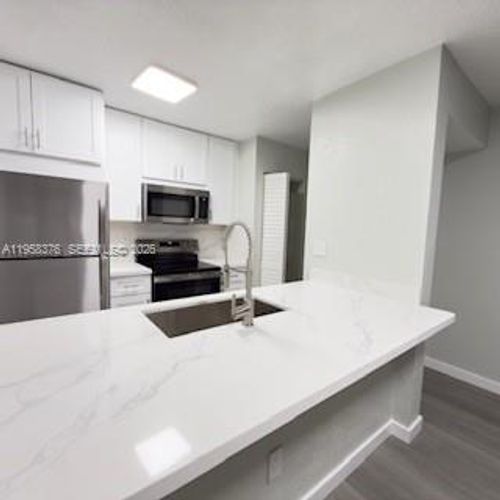 21-18206 Mediterranean Blvd, Hialeah, FL, 33015-5758 | Card Image