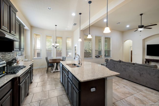 430 Montessa Park, House other with 4 bedrooms, 4 bathrooms and null parking in San Antonio TX | Image 4