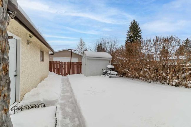 11 Selkirk Boulevard, Home with 4 bedrooms, 2 bathrooms and 4 parking in Red Deer AB | Image 19