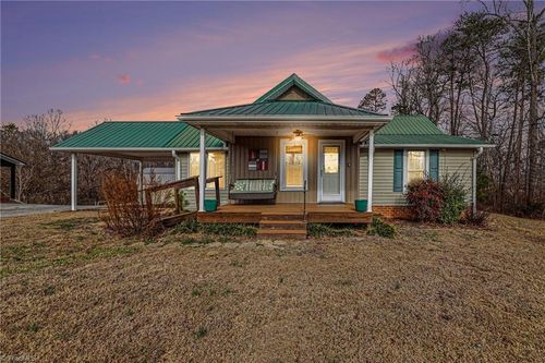 4717 Kernersville Rd, Kernersville, NC, 27284-8112 | Card Image