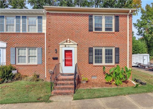 2 Charles Parish Dr, Poquoson, VA, 23662-1510 | Card Image