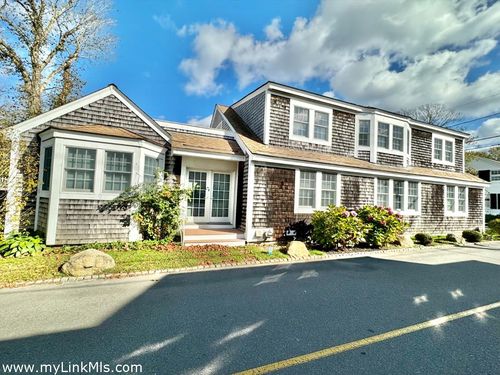 62 N Summer St, Edgartown, MA, 02539-8130 | Card Image