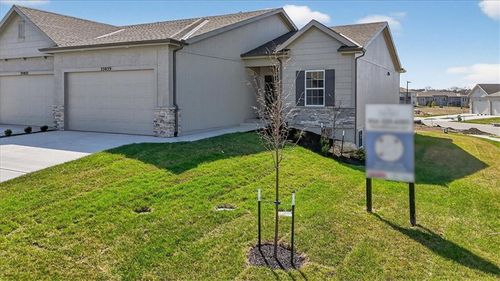 25039 W 94th Ter, Lenexa, KS, 66227-7388 | Card Image