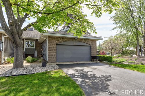 618 Edgewater Dr, Spring Lake, MI, 49456-2172 | Card Image