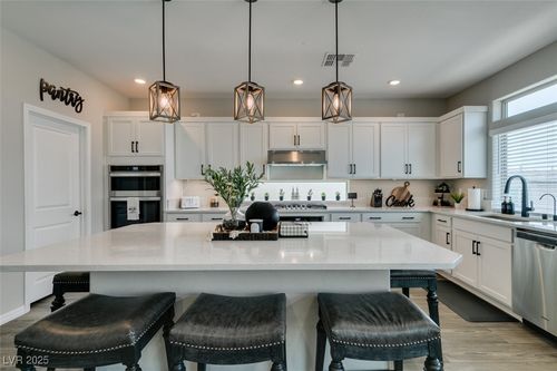 7077 Sunland Hills Ave, Las Vegas, NV, 89113-4735 | Card Image