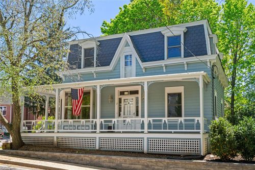 2 Glenlawn Ave, Sea Cliff, NY, 11579-1613 | Card Image