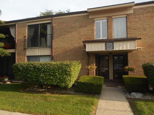 18447 University Park Dr, Condo with 2 bedrooms, 1 bathrooms and null parking in Livonia MI | Image 24