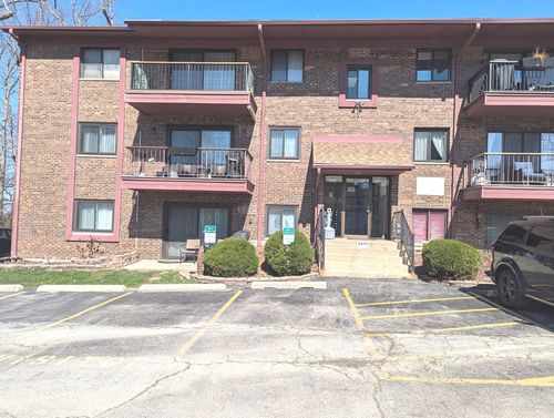 104-8473 Archer Ave, Willow Springs, IL, 60480-1353 | Card Image