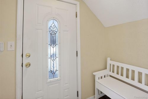 1041 E Schumacher Ave, Burton, MI, 48529-1547 | Card Image