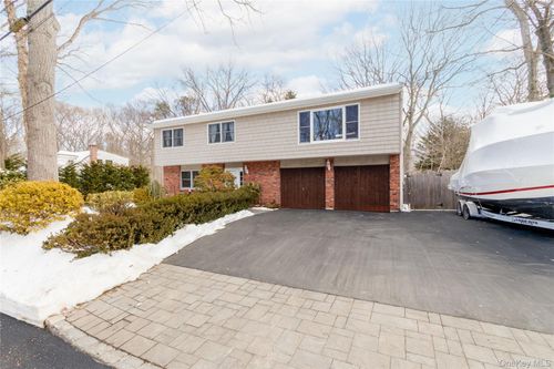 61 Pine Dr, Nesconset, NY, 11767-2706 | Card Image