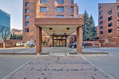 801 - 500 Eau Claire Ave Sw, Condo with 1 bedrooms, 2 bathrooms and 1 parking in Calgary AB | Image 2