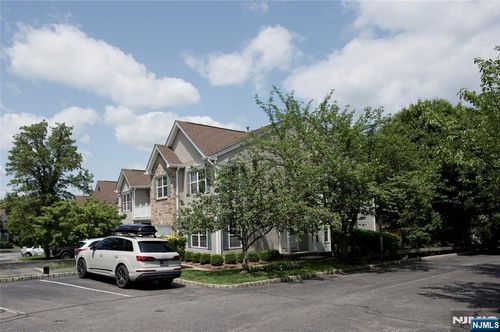 425 Diablo Ct, Mahwah, NJ, 07430-2757 | Card Image