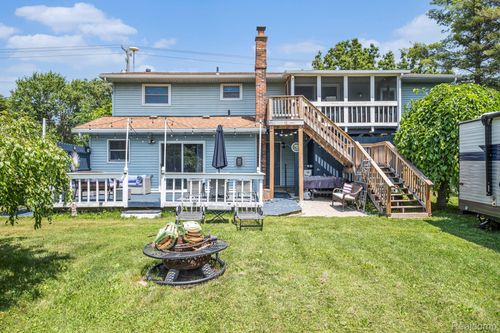 2029 N Long Lake Rd, Fenton, MI, 48430-8809 | Card Image