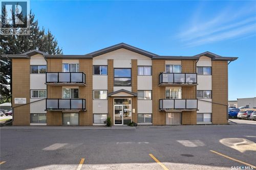 5 Columbia Dr, Saskatoon, SK, S7K1E3 | Card Image