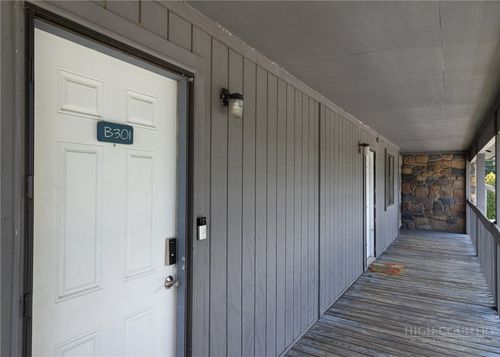 b301-521 Meadowview Dr, Boone, NC, 28607-5209 | Card Image
