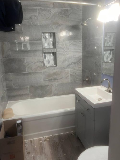 909 27th Ave Ne, Minneapolis, MN, 55418-2811 | Card Image