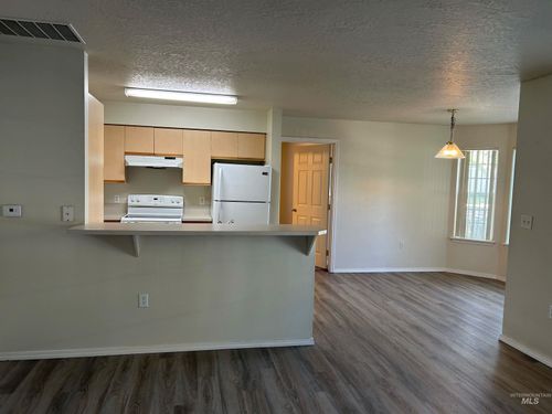 apt-101-215 N Seafury Ln, Boise, ID, 83704-9425 | Card Image