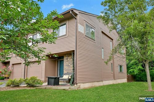 211f-211 Yorktowne Ct, Twp Washingtn, NJ, 07676-4356 | Card Image