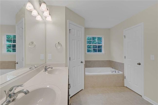 Primary Owner's Ensuite Bathroom | Image 28